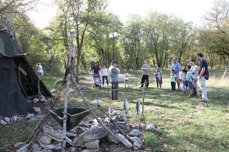 Les animations en famille de l'archéosite des Fieux : le campement préhistorique
