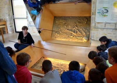 Scolaires - Neandertal et Cro Magnon- Musée de l'homme de Neandertal.JPG